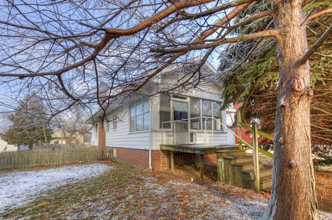 347 E Pells St, Paxton, IL 60957 photo 2