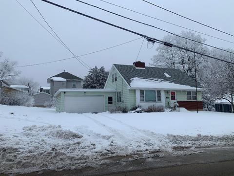 104 E South St, Freeport, IL 61032 photo 1