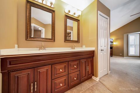 820 Harmon Blvd, Hoffman Estates, IL 60169 photo 16