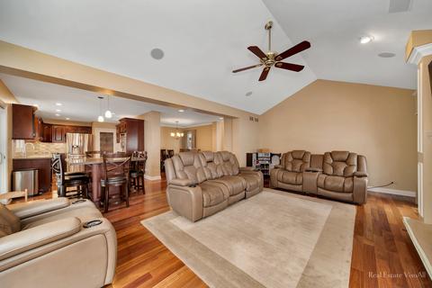 820 Harmon Blvd, Hoffman Estates, IL 60169 photo 6