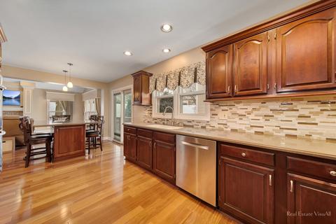820 Harmon Blvd, Hoffman Estates, IL 60169 photo 11
