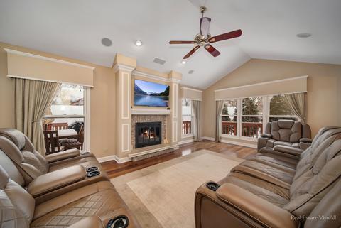 820 Harmon Blvd, Hoffman Estates, IL 60169 photo 5