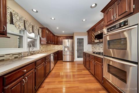 820 Harmon Blvd, Hoffman Estates, IL 60169 photo 9