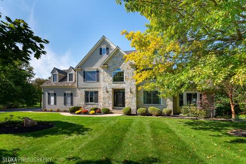5701 Farmbrook Ln, Crystal Lake, IL 60014 photo 1