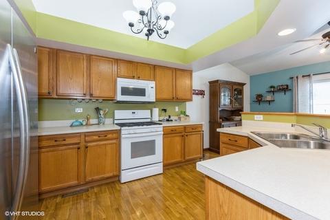 1400 Martin Ct, Plainfield, IL 60586 photo 2