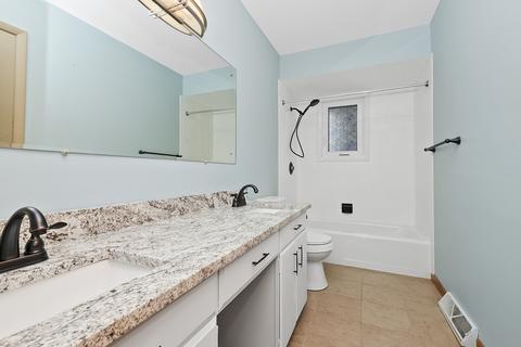 15424 Pine Dr, Oak Forest, IL 60452 photo 12