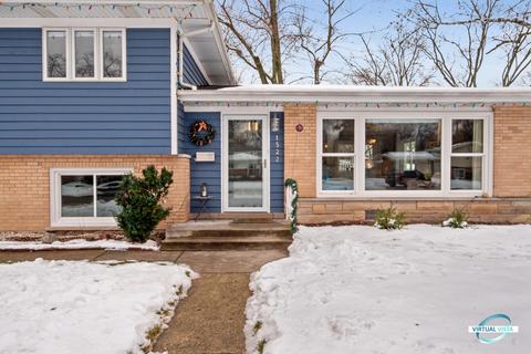 1522 Lakeside Dr, Wheaton, IL 60187 photo 2