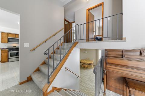 52 Devonshire Cir, Elgin, IL 60123 photo 2