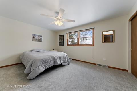 52 Devonshire Cir, Elgin, IL 60123 photo 10