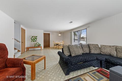 52 Devonshire Cir, Elgin, IL 60123 photo 6