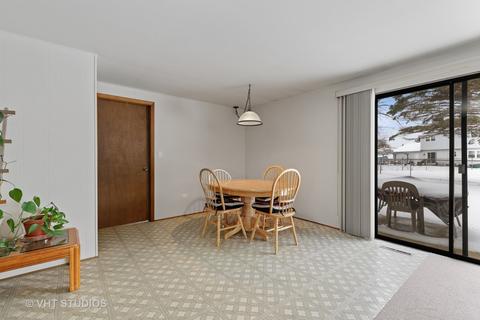 52 Devonshire Cir, Elgin, IL 60123 photo 7