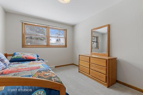 52 Devonshire Cir, Elgin, IL 60123 photo 12