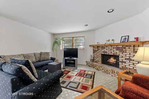 52 Devonshire Cir, Elgin, IL 60123 photo 5