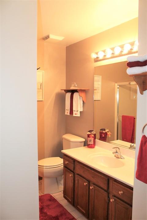 963 Ascot Dr, Elgin, IL 60123 photo 11