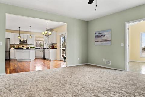 19 Pebblebrook Ct, Bloomington, IL 61705 photo 9