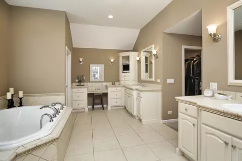 2170 Maple Ave, Northbrook, IL 60062 photo 21