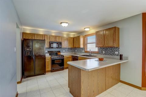 3120 Sandy Ridge Dr, Steger, IL 60475 photo 4