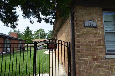 586 N Rozanne Dr, Addison, IL 60101 photo 2