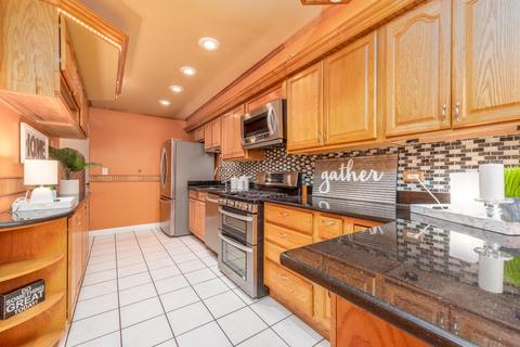 9255 Dee Rd, Des Plaines, IL 60016 photo 12
