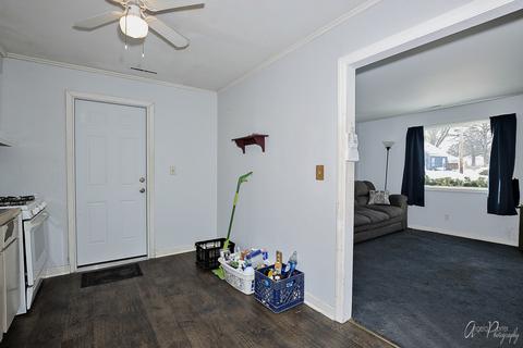 906 Woods St, Mchenry, IL 60050 photo 8