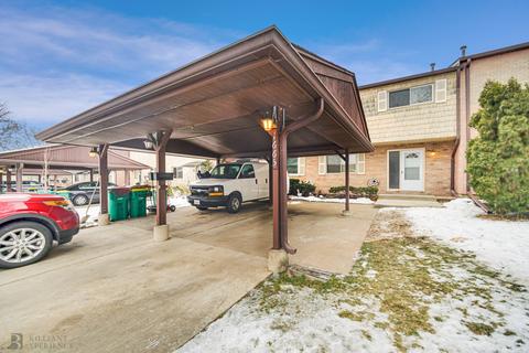 1665 Ottawa Ct, Wheeling, IL 60090 photo 2