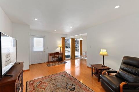 1661 Valley Forge Ct #E, Wheaton, IL 60189 photo 3