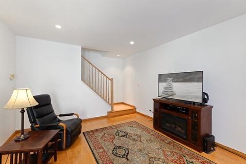 1661 Valley Forge Ct #E, Wheaton, IL 60189 photo 2