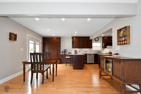 222 Ardmore Rd, Des Plaines, IL 60016 photo 5