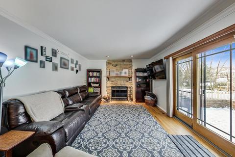 270 S Hickory Ave, Bartlett, IL 60103 photo 18