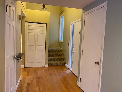 124 New Castle Ct, Rolling Meadows, IL 60008 photo 2