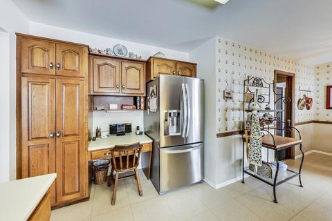 246 Coachmaker Dr, Northbrook, IL 60062 photo 12