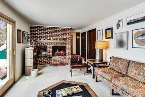 246 Coachmaker Dr, Northbrook, IL 60062 photo 17