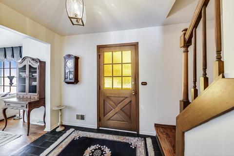 246 Coachmaker Dr, Northbrook, IL 60062 photo 4