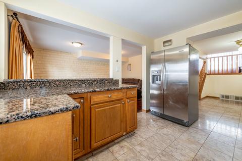 389 Dover Ln, Des Plaines, IL 60018 photo 8