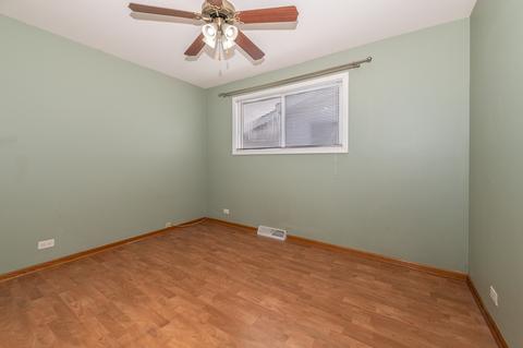 389 Dover Ln, Des Plaines, IL 60018 photo 15