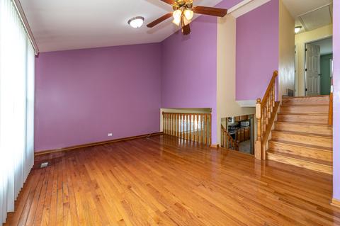 389 Dover Ln, Des Plaines, IL 60018 photo 2