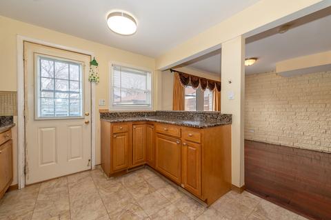 389 Dover Ln, Des Plaines, IL 60018 photo 7