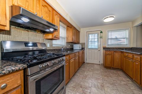 389 Dover Ln, Des Plaines, IL 60018 photo 6