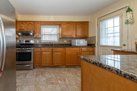 389 Dover Ln, Des Plaines, IL 60018 photo 9