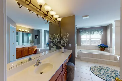 1397 Maple Cir, West Dundee, IL 60118 photo 16