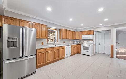403 N Commonwealth Ave, Elgin, IL 60123 photo 8