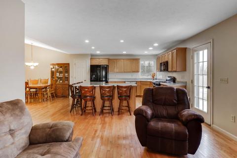 602 W Main St, Downs, IL 61736 photo 2