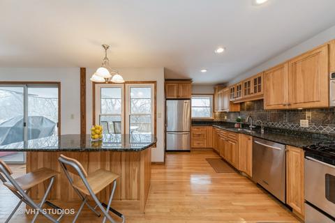 2009 E Parkview Cir, Hoffman Estates, IL 60169 photo 4