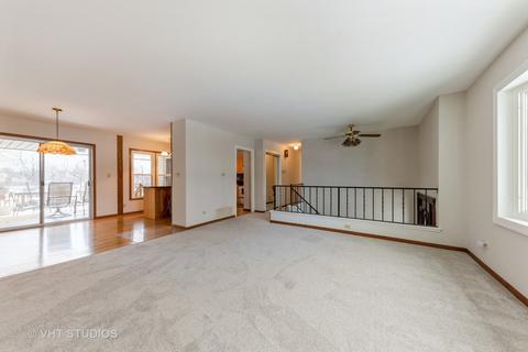 2009 E Parkview Cir, Hoffman Estates, IL 60169 photo 3