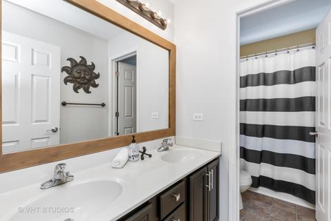 249 Pawtucket Ave, Elgin, IL 60124 photo 17