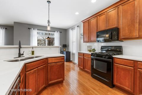 249 Pawtucket Ave, Elgin, IL 60124 photo 11