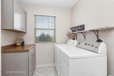 249 Pawtucket Ave, Elgin, IL 60124 photo 13