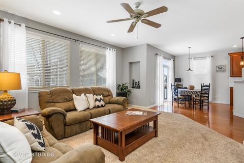 249 Pawtucket Ave, Elgin, IL 60124 photo 8