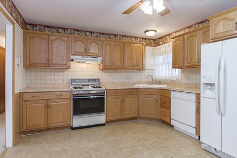 809 Parmon Rd, Bloomington, IL 61701 photo 5