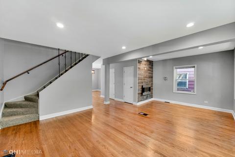2816 E 93rd St, Chicago, IL 60617 photo 1